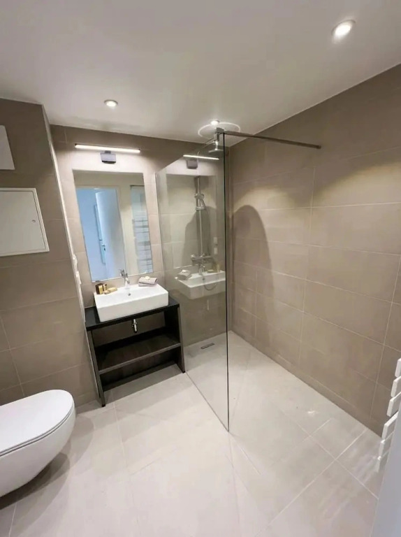 Premium Apartments with Air Conditioning - Dovers Yard
