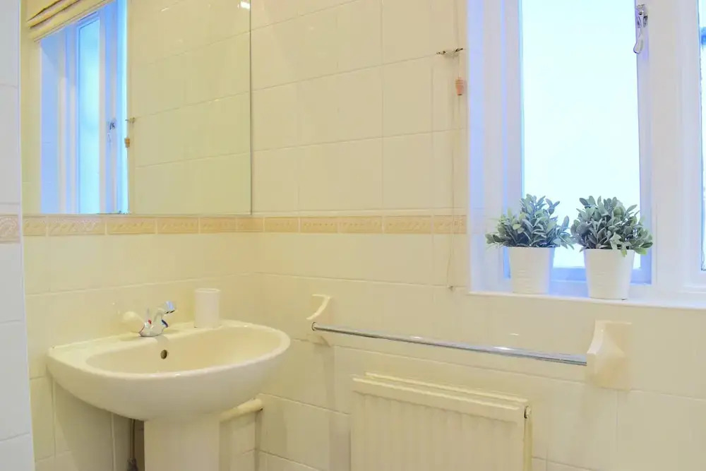 3 Bedroom Flat Near Hyde Park