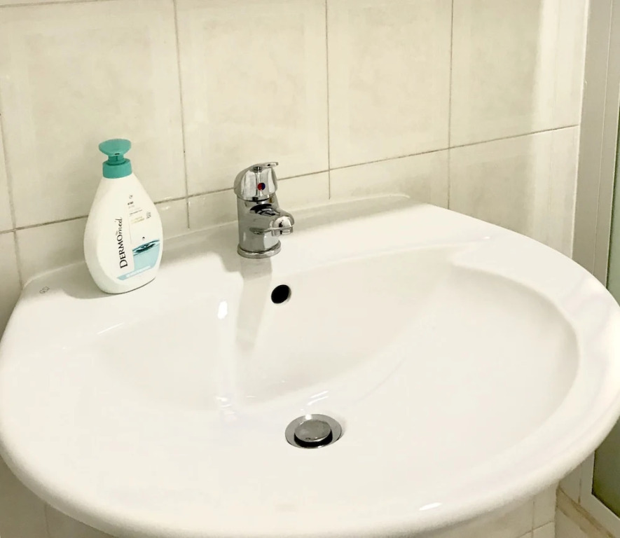 4 Bed-sleeps 8-central Rome-5 Min to Colosseum