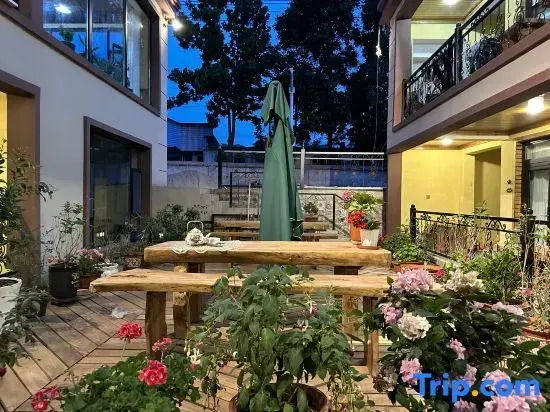 Tingshan Youyuan · Scenic Hillview Garden Boutique Stay (Narat Tourist Scenic Area Branch)