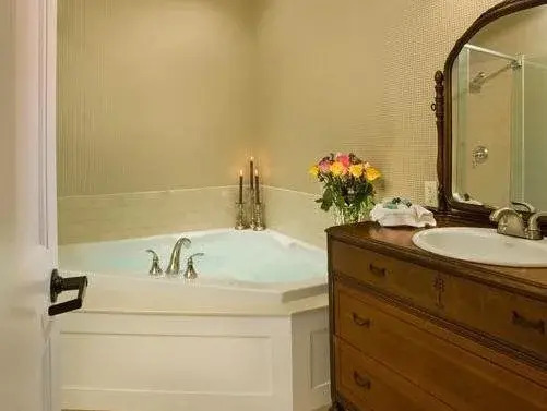 Lake Opechee Inn and Spa