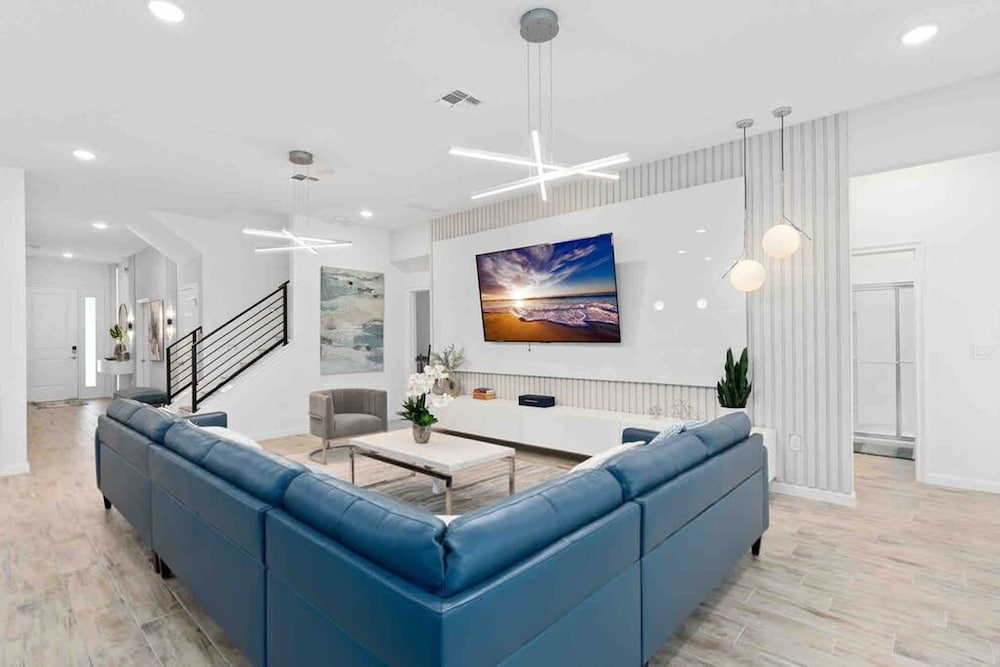 Super Ritzy 9BR 9BA Loft Private Pool