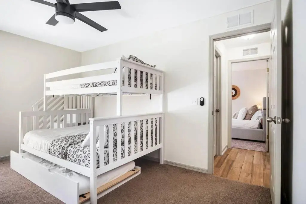 Cape Escape II - 4bdr - 2bth - POOL - Sleeps 10 or more