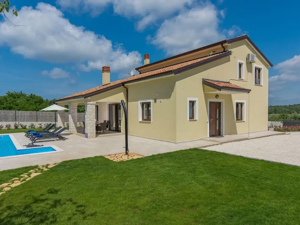 Villa Giovanna Fuskulin With Pool Near the Beach