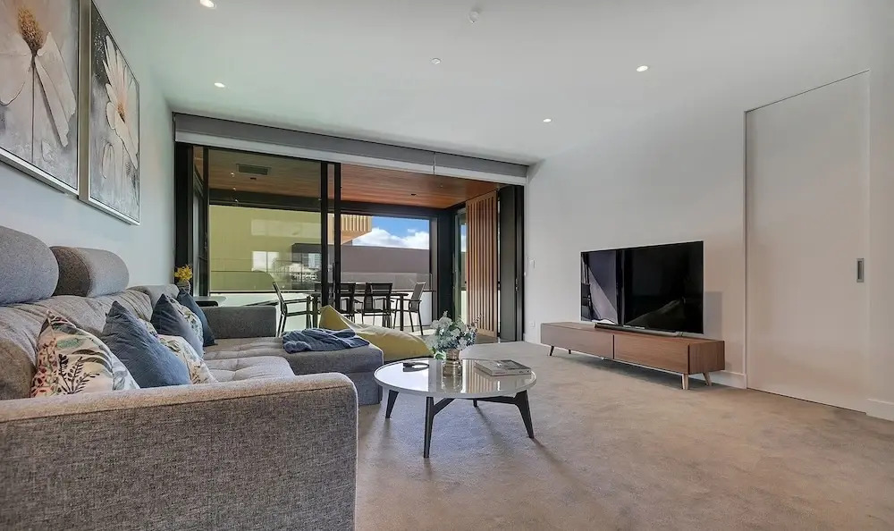 QV Modern Waterfront Apartment - 857