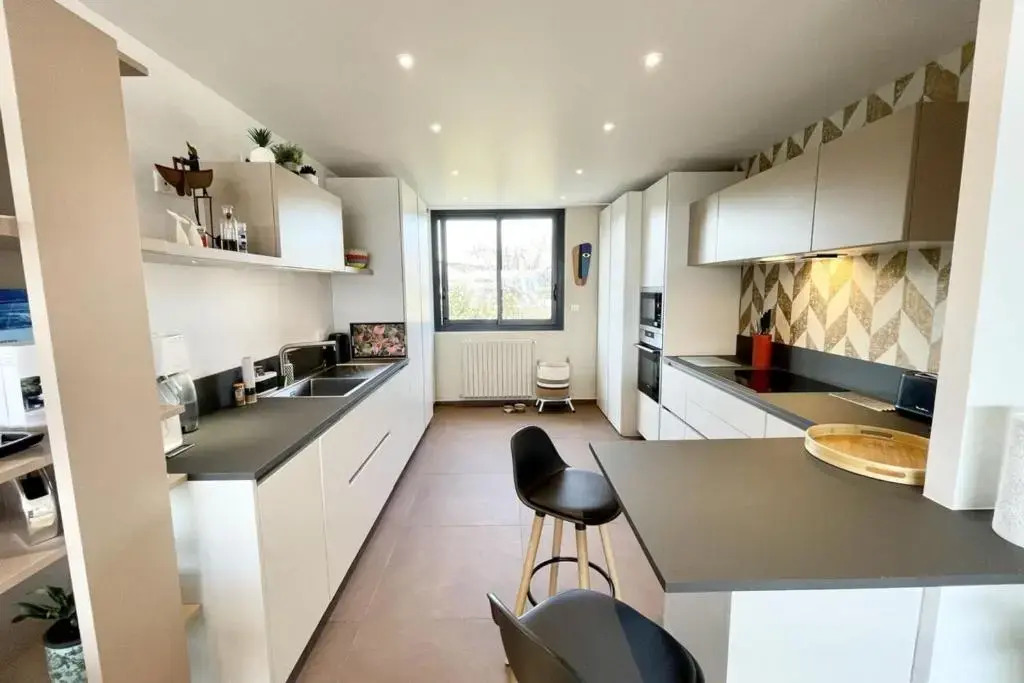 LUXURY T3 neuf de standing Front de mer vue 180