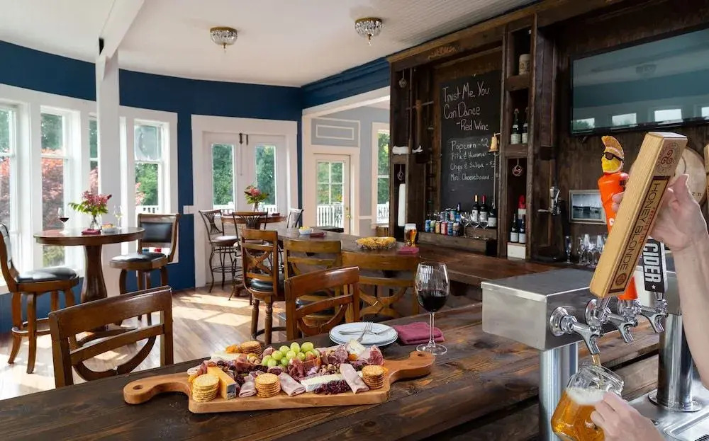 Captain Nickels Inn