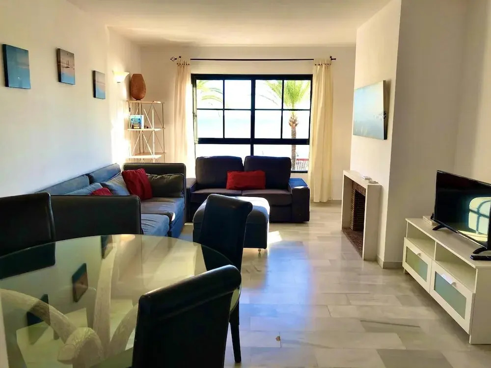 Doña Lola Claudia Beachfront Apartment CS197