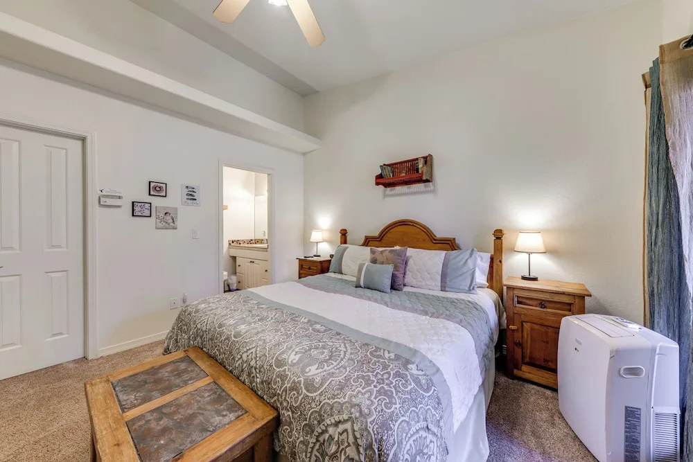 Mountain Lodge w/ Hot Tub, Walk to Grindstone Lake