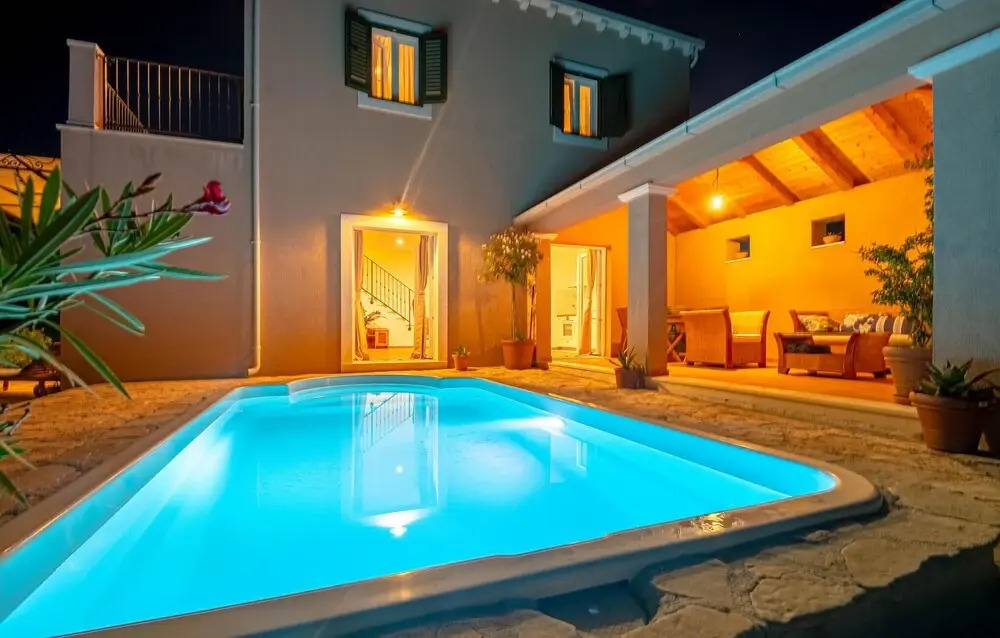 Beach Front Home In Zrnovo