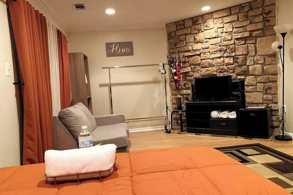 Room in House - The Modern Gem Furnished Bedroom