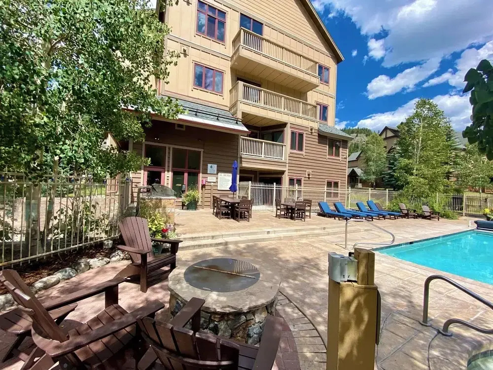 Red Hawk Lodge 2210