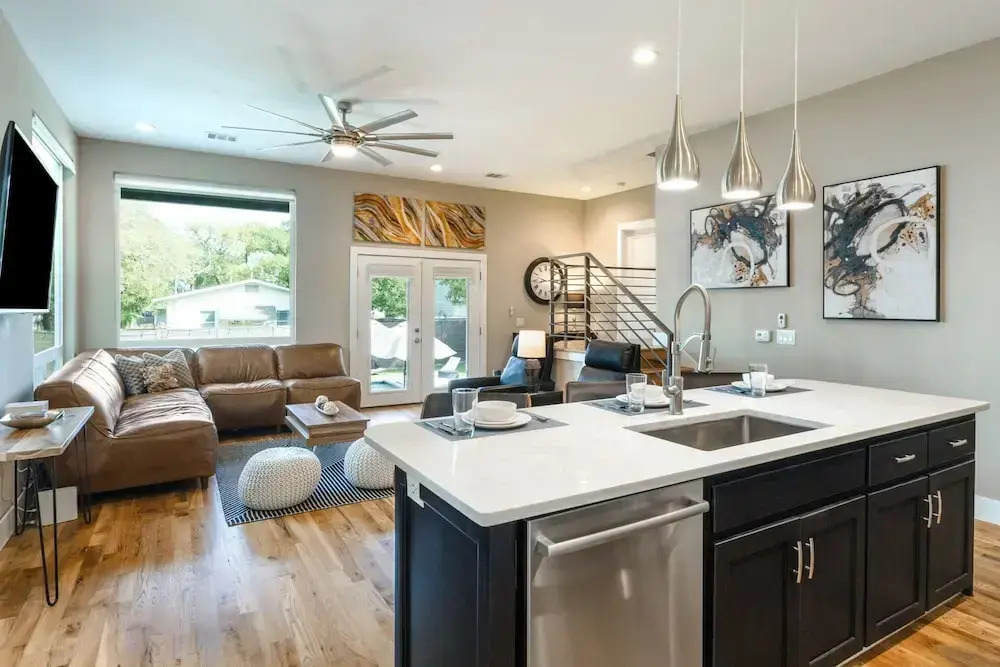 Upstay - Newly Built Modern Home w Private Pool , Austin