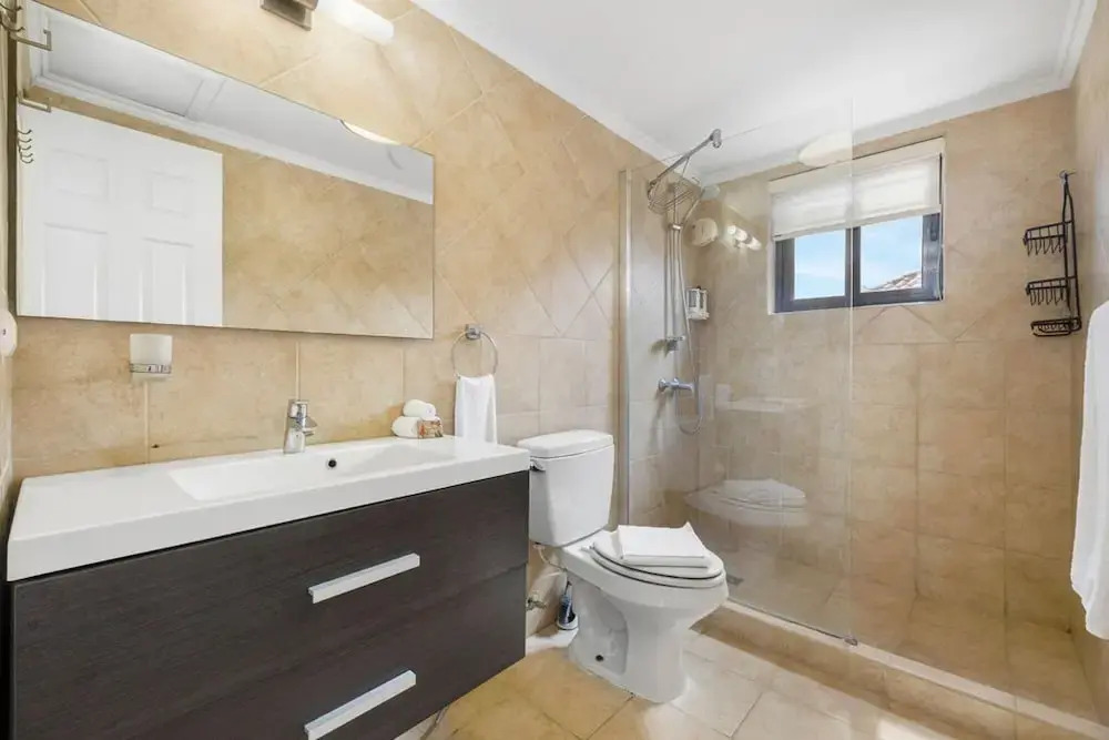 4BR Villa Gold Coast w Pool
