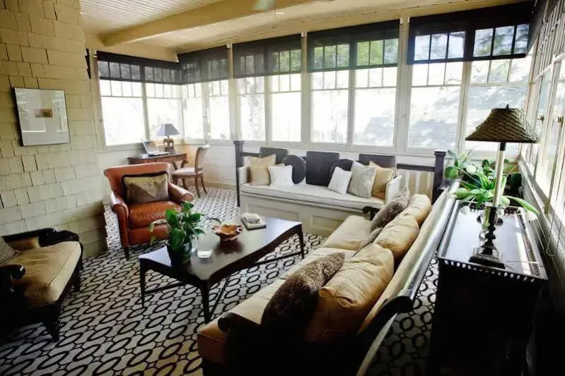 Stonehurst Place Bed & Breakfast