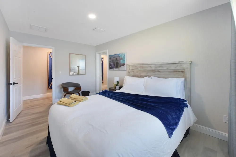 Palm Cove Motel
