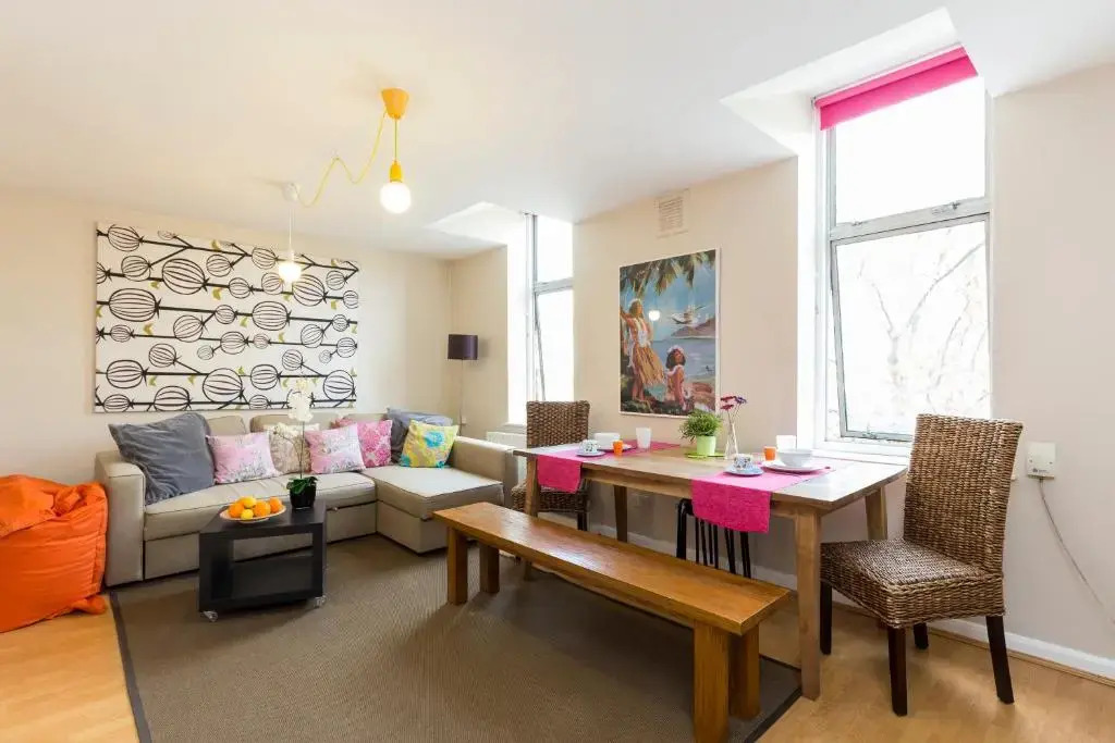Modernised Apartments 1 and 2 Bedrooms Option Terrace and Balcony High Street