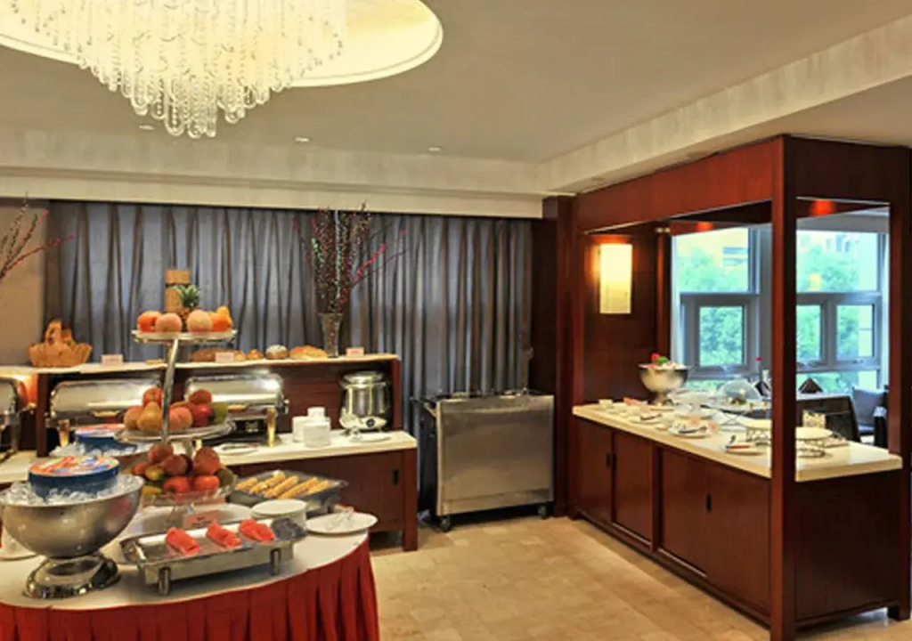 Ramada Plaza Shanghai Gateway