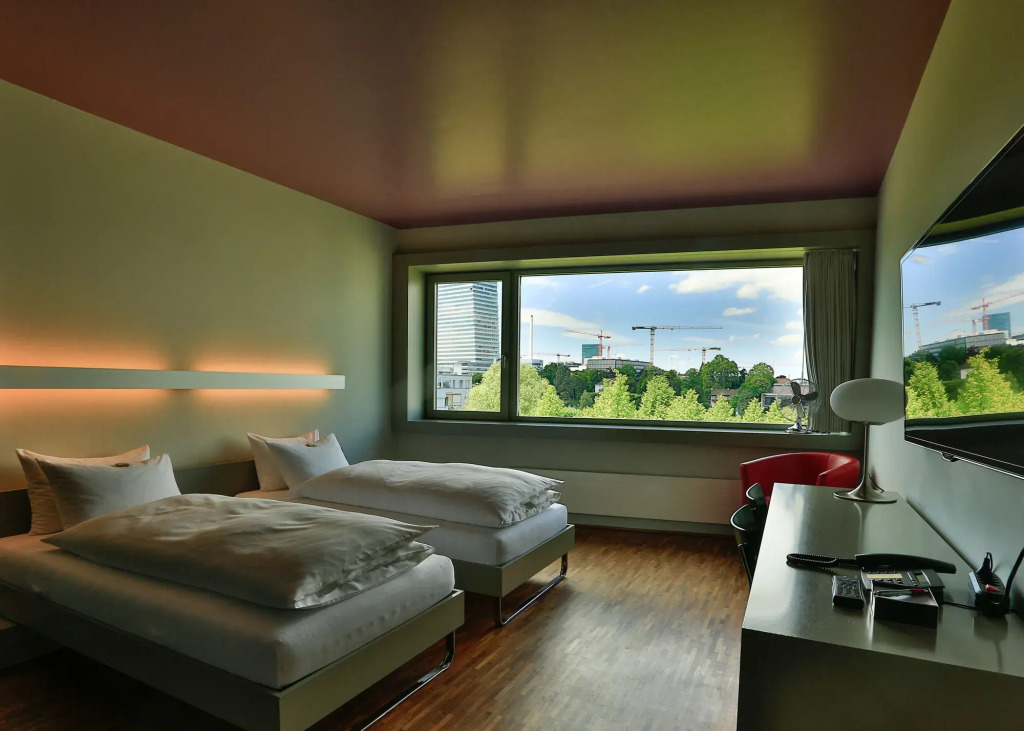 Dasbreitehotel am Rhein
