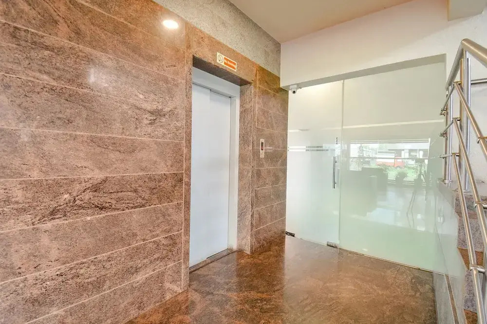 Meera Mansion by OYO Rooms