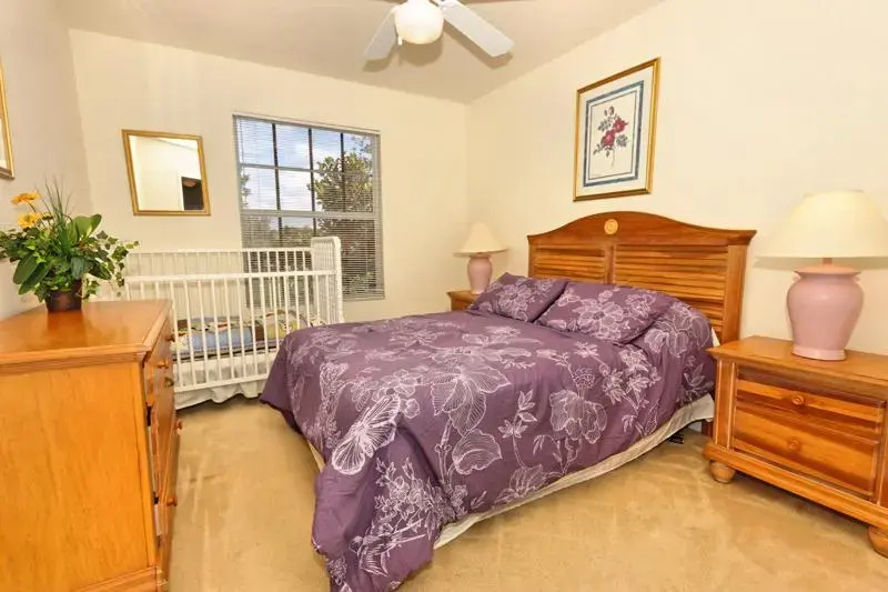 546 Windsor Place, the Abbey 5 Bedrooms, +3 Bath