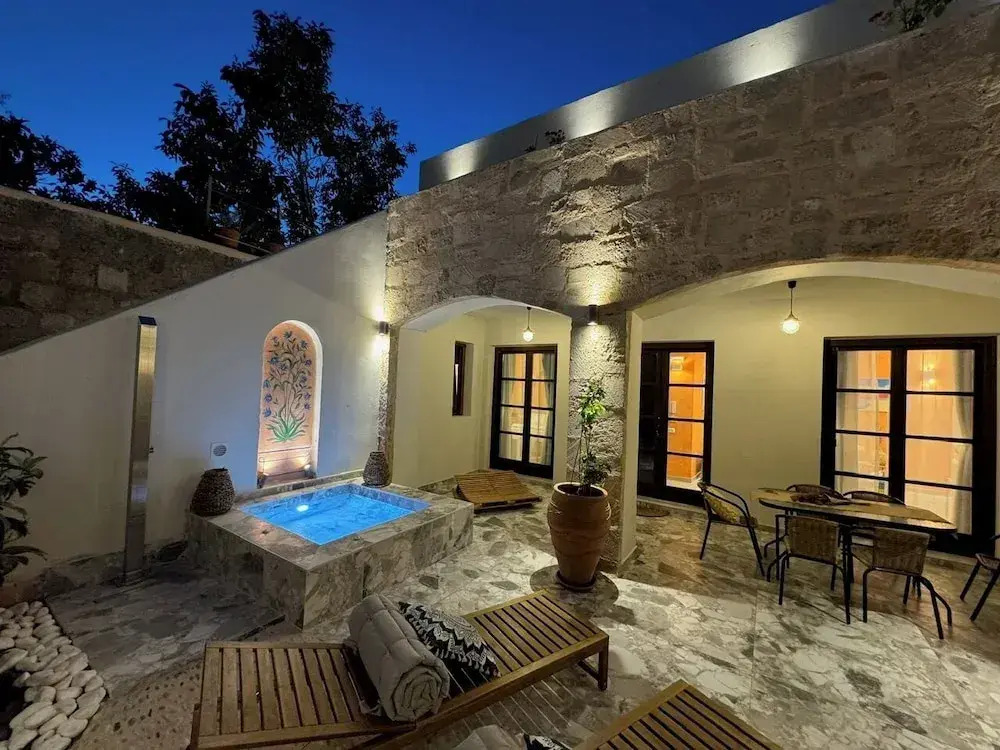 Vetus Vicinato Luxury Homes