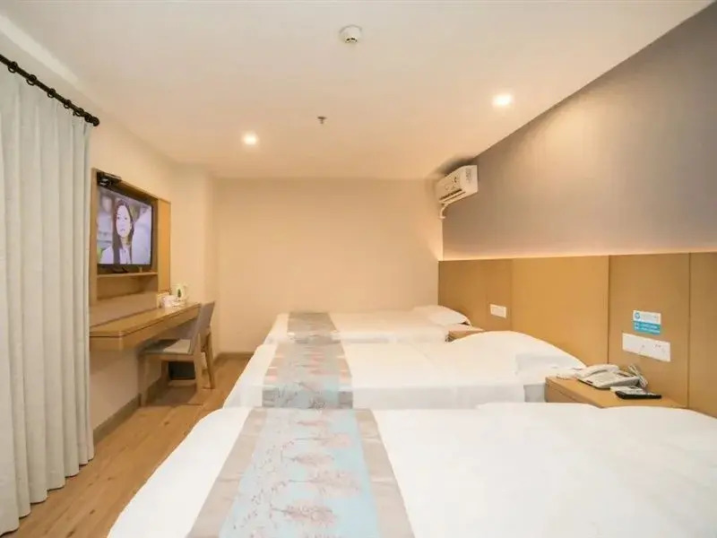 Shell Hotel (Zhuhai Gongbei Port, Fuhuali Wal-Mart)