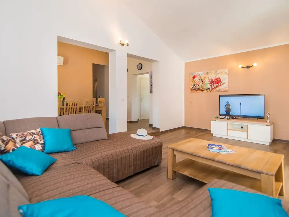 Stylish Villa in Ližnjan with Swimming Pool