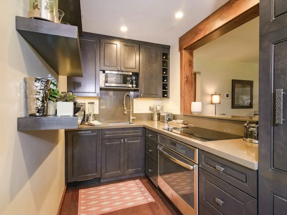 1000 Lakeshore Blvd Condo Unit 4 2 Bedrooms 2 Bathrooms Condo