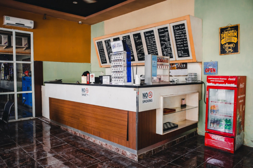 RedDoorz Plus near Sultan Hasanuddin Airport