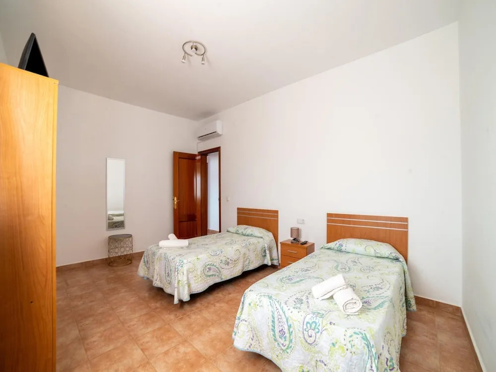 Lovely & Spacious Holiday Home With Private Swimming Pool