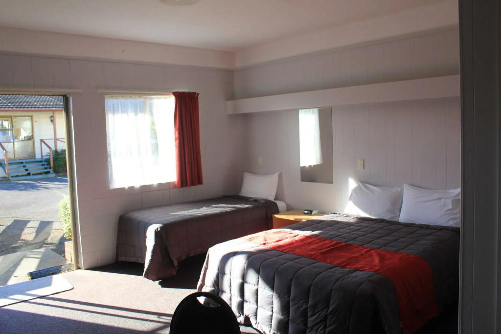 Coronation Court Motel