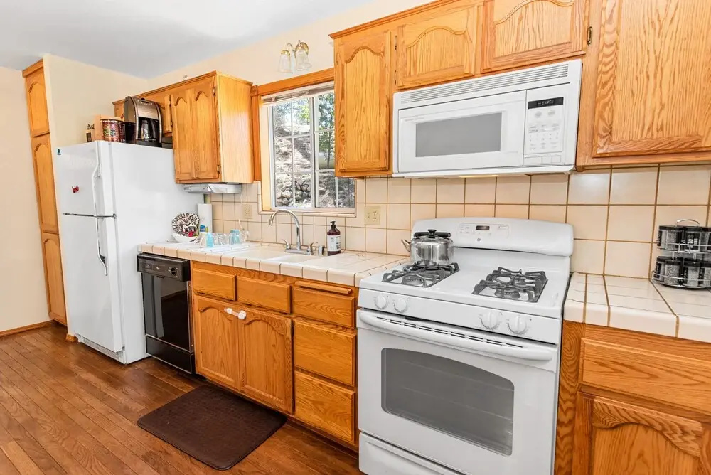 Sugarpaw Cottage - Very Private Cabin Nestled Amongst Towering Pines In This Cozy Mountain Home! 3 Bedroom Cabin
