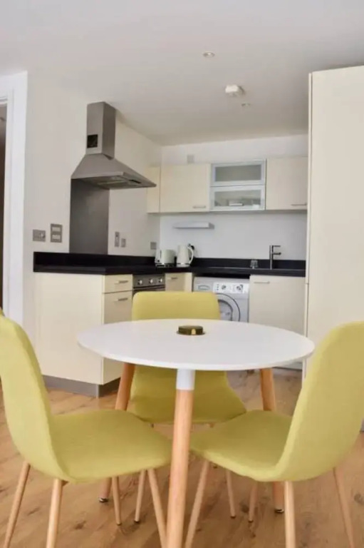 Stylish 1 Bedroom Flat In Amazing Location