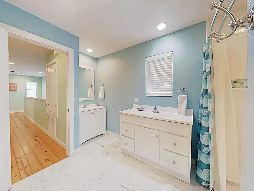 318 S Station Street Condo #4 4 Bedrooms 2.5 Bathrooms Condo