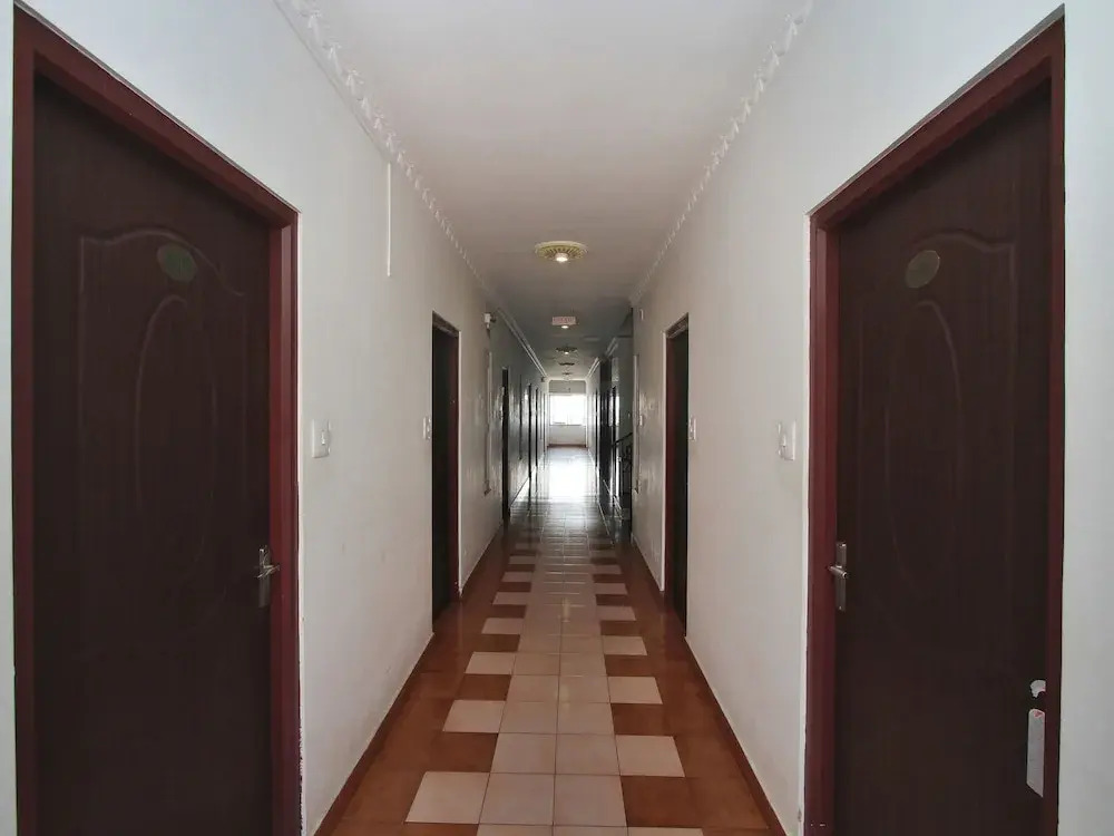 OYO 10632 Hotel Brigade Royal