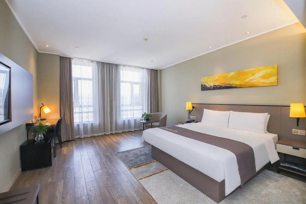 Yalan SEL High-Rise Hotel (Wuliying Subway Station)