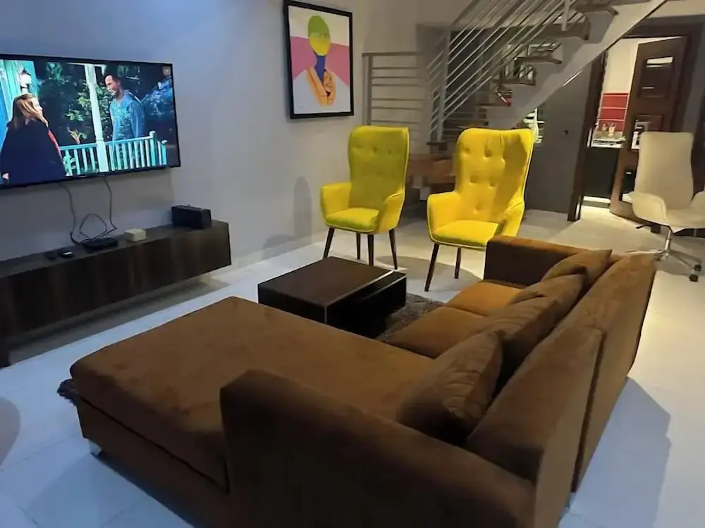 House 8 Apartment