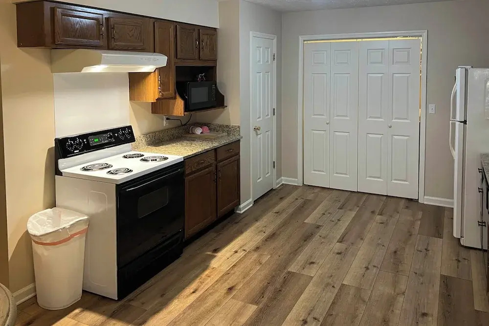 Creekfront Cabin Near Chattanooga w/ Hot Tub!