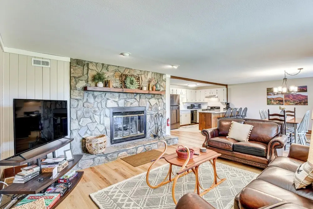 Newly Renovated Sky Valley Condo w/ Mtn Views