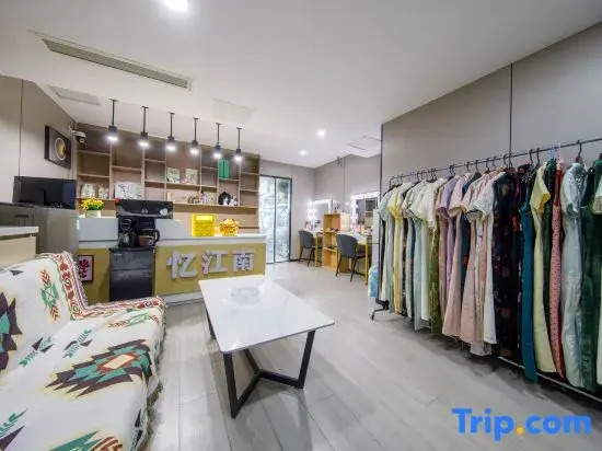 Suzhou Shuiyunyao Cinema Homestay (Shantang Street Shilu Subway Station)