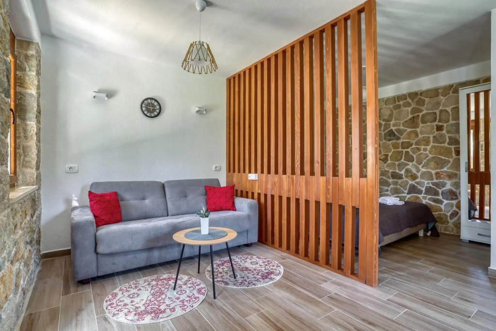 Stonehouse in Olives