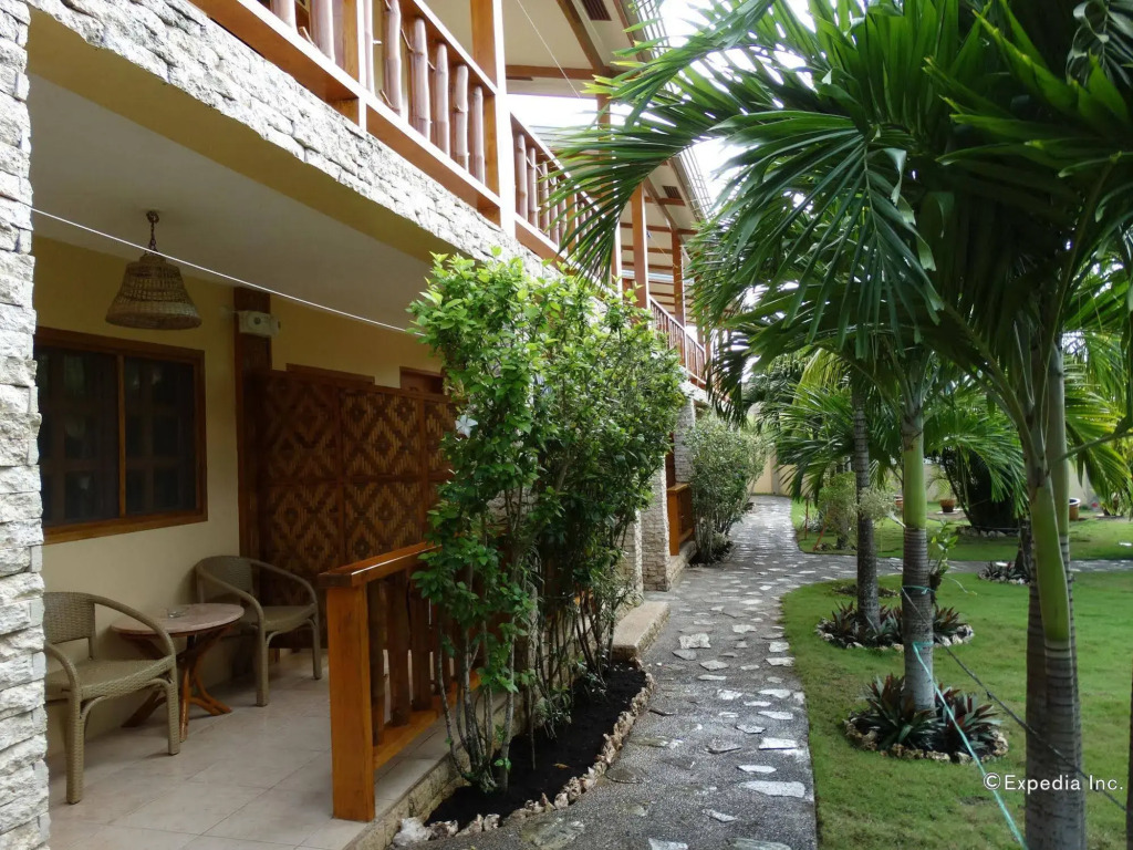 Alona42 Resort