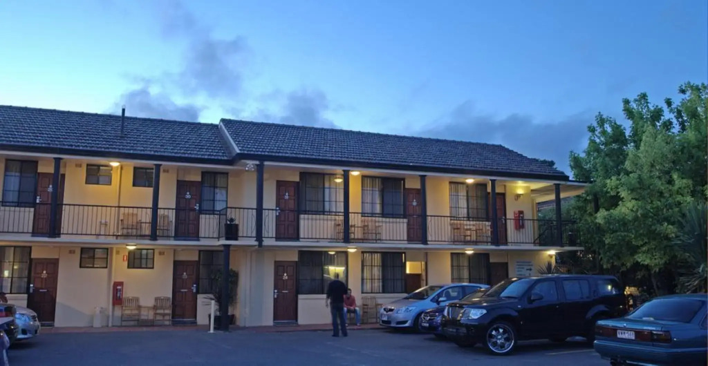 Country Plaza Motel
