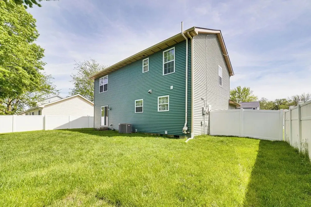 Spacious Champaign Home By University of Illinois!