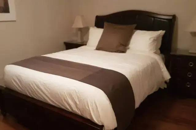 Two-Bedroom Apartment Sweet #4 by Amazing Property Rentals