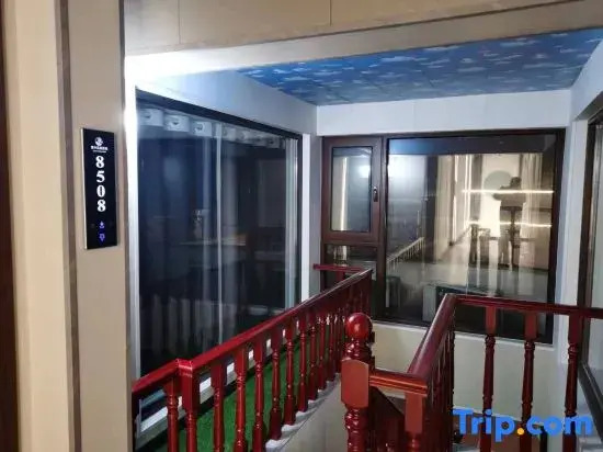 Hemuxuan Hotel (Shuimo Tingxi Scenic Area Branch)