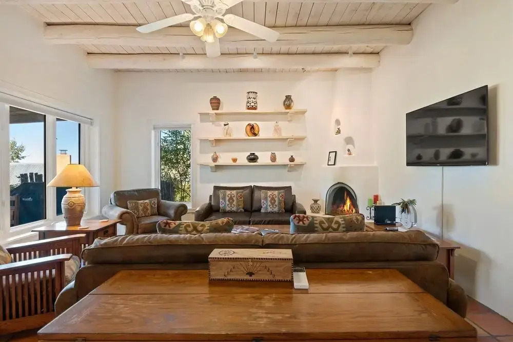 Wisteria - Delightful Updated Family Home, Seven Blocks to the Plaza