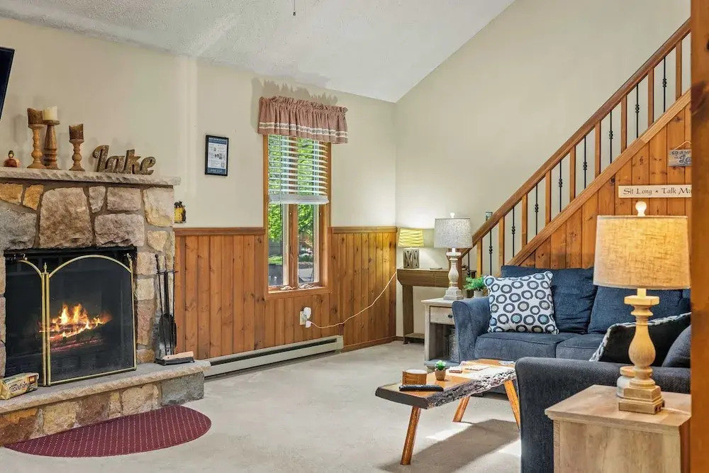 Shady Pines by Avantstay Enclosed Porch, Game Rooms, & Lake/beach Access!