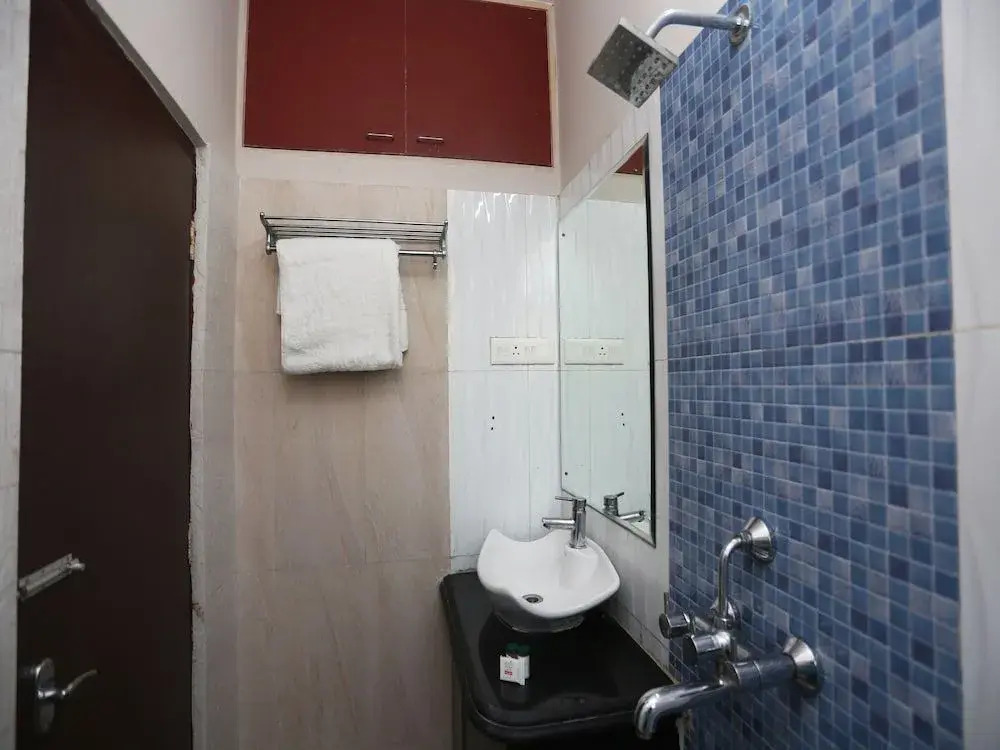 Oyo 19855 B S Guest House